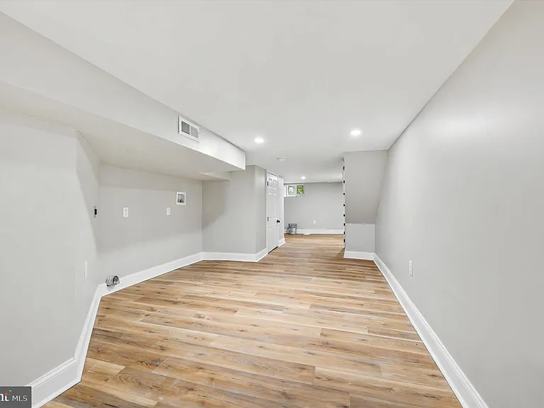 2811 W Albert St — Photo 8