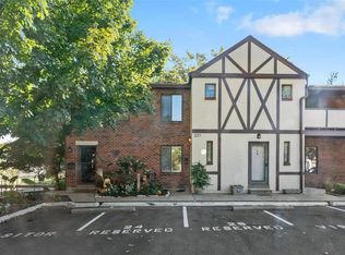 321 Barrington Square Est APT A, Saint Louis, MO 63122