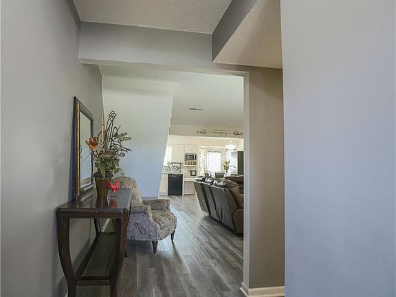 5th image of 502 NE 6th St APT B