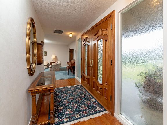 5th image of 13762 Carlsbad Dr