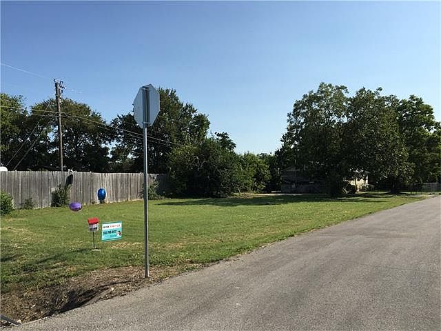 2nd image of 16305 Parkview Dr