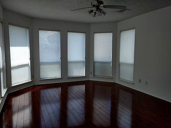 4th image of 2510 Lake Crest Ct