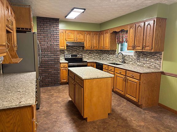 4th image of 664 Pine Hill Estates Rd
