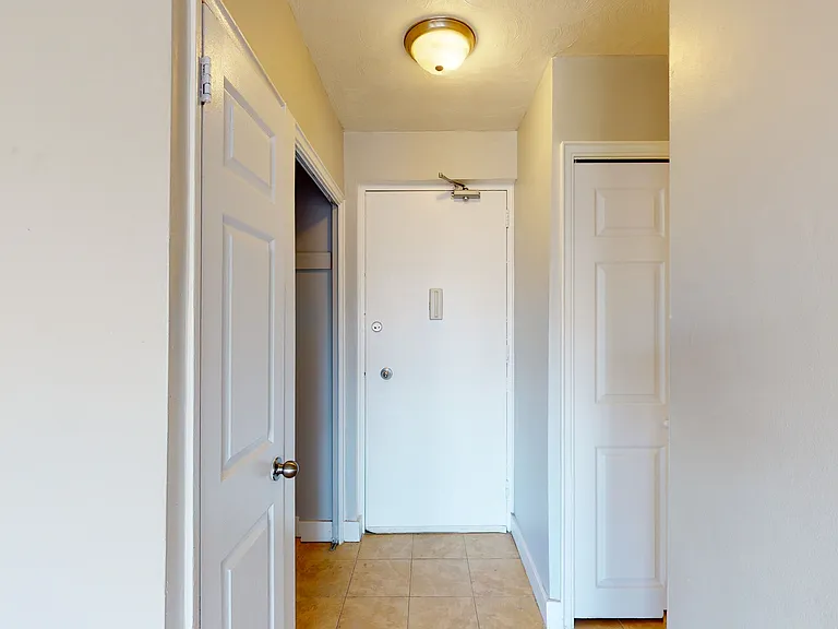 290 Nelson St — Photo 7