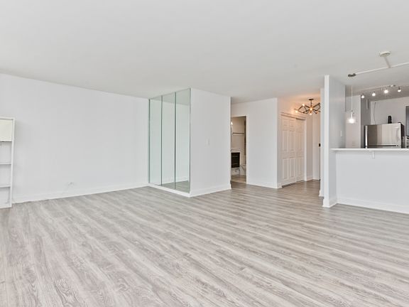 3rd image of 5455 N Sheridan Rd APT 2605