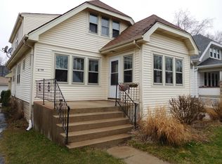 6207 N Willow Glen Ln, Glendale, WI 53209