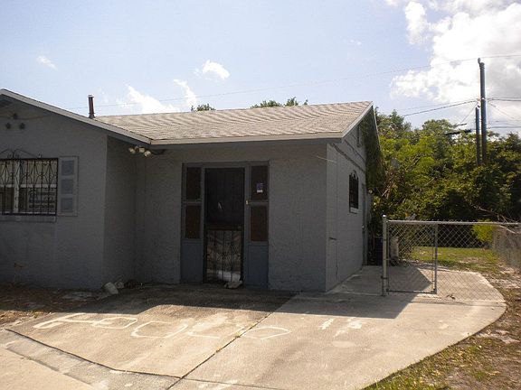 5th image of 304 Essex Dr