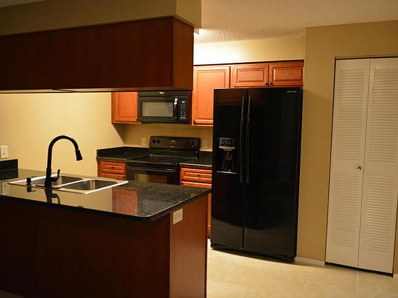 5th image of 8726 Croton Ct
