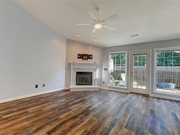 5th image of 90 Mansfield Cir