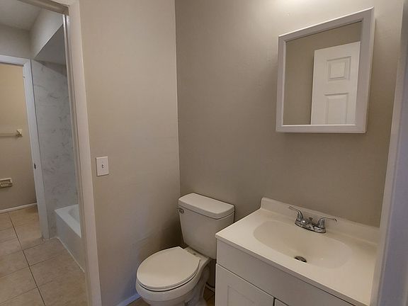 4th image of 406 NE 24th Pl APT 1