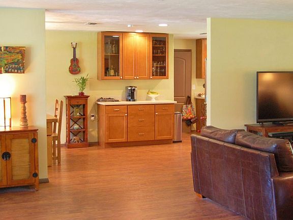 5th image of 837 W Lindenwood Cir