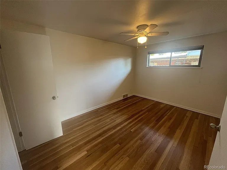 860 Dahlia St — Photo 10