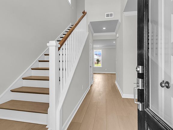 4th image of 77 Crosswick St
