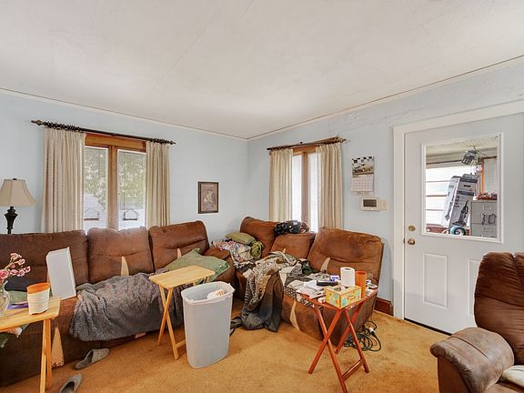 4th image of 2728 Des Moines St