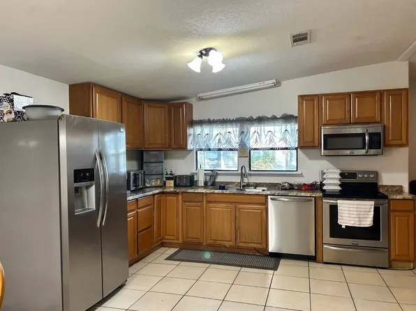 1353 Four Seasons Blvd, Tampa, FL 33613