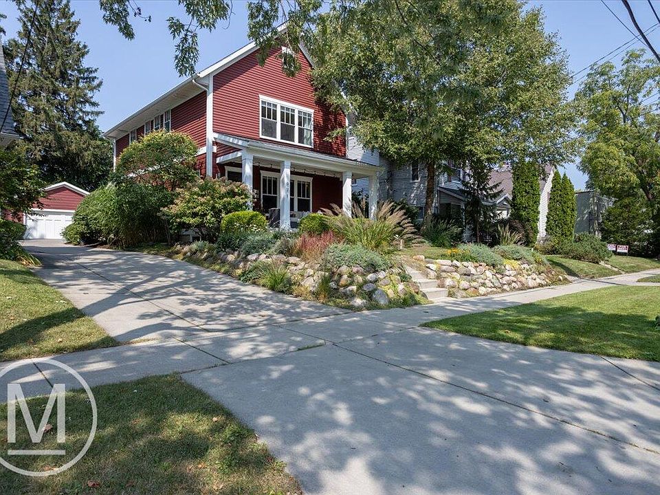 1st image of 671 Lovett Ave SE