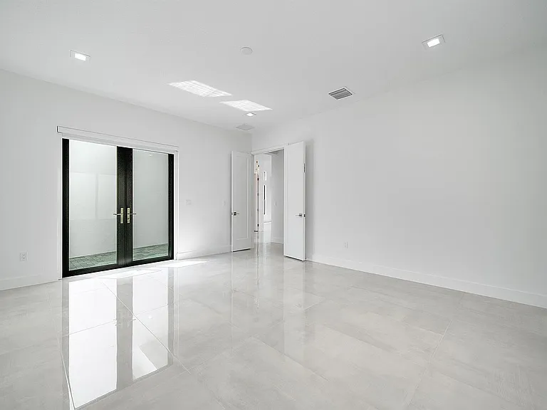 8561 Crystal Downs Ave — Photo 23