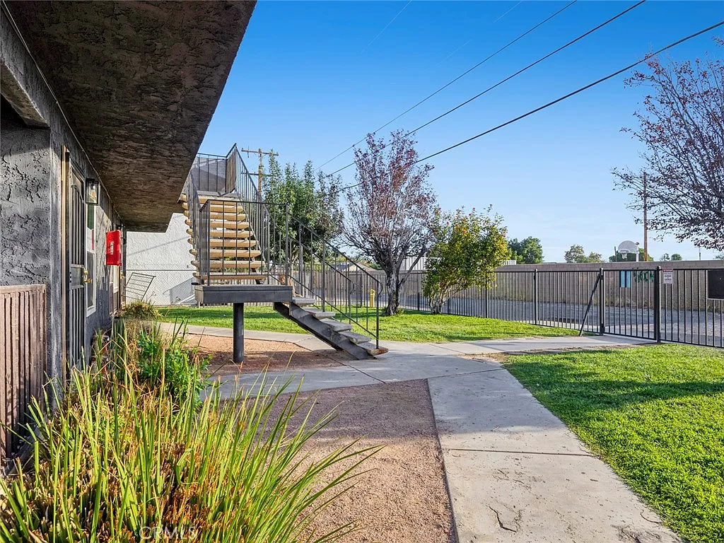 2 bed, 960 sqft, $2,100 — Photo 4