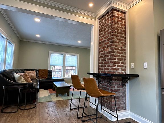 3rd image of 1008 Valley Ave