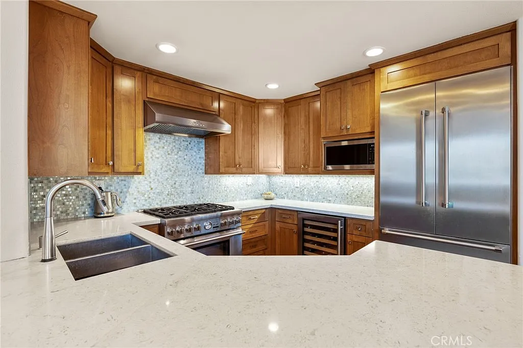 2 bed, 2.5 bath, 1200 sqft, $7,250 — Photo 3