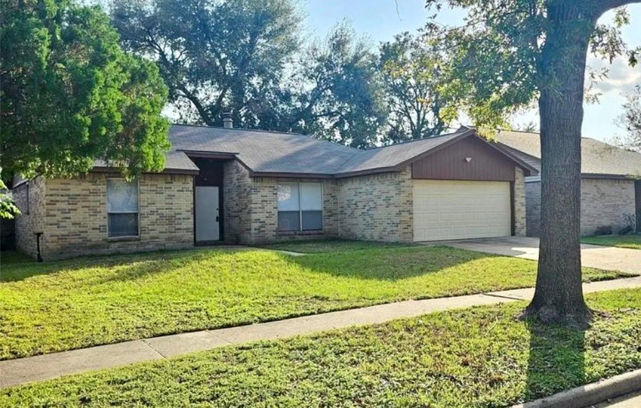 4 bed, 2.0 bath, 1448 sqft, $2,250 — Photo 1
