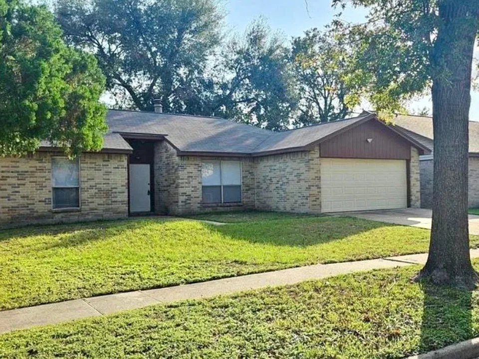 19327 Cypress Bay Dr
