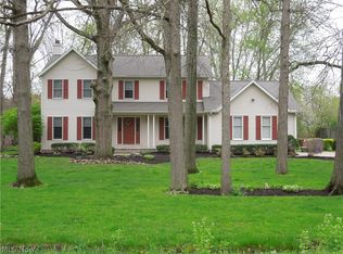 32 Indian Hills Dr, Tallmadge, OH 44278