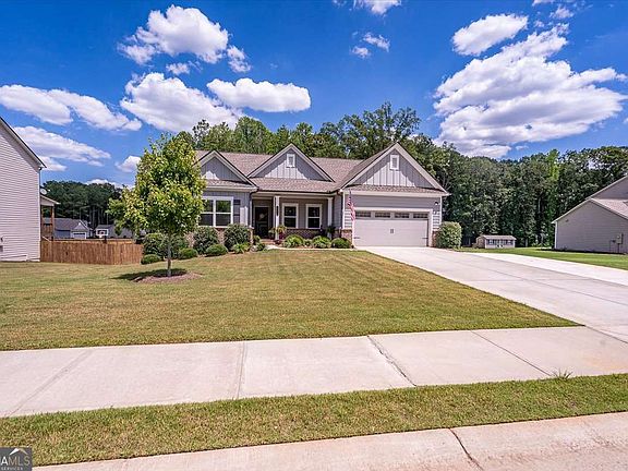 5th image of 297 Woodbury Ln