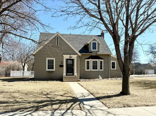 1119 Cedar St, Alexandria, MN 56308