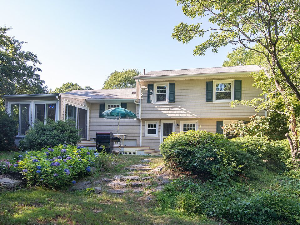 2nd image of 27 Winthrop Dr