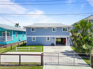 1016 S Magnolia St, Rockport, TX 78382