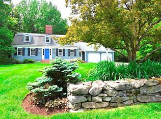 22 Hedgerow Dr, Falmouth, ME 04105
