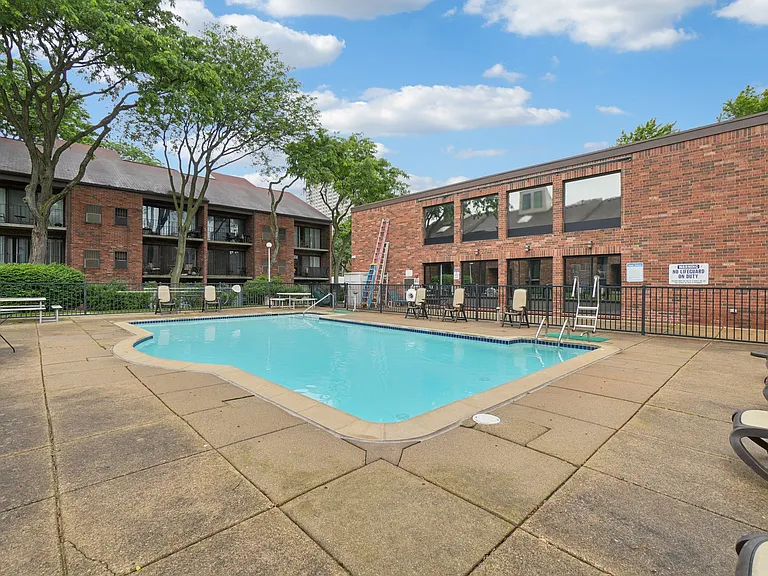 Palms East Apartments — Photo 49