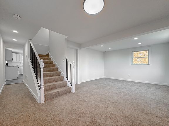 5th image of 79 Goodridge Dr