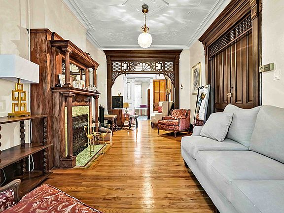 2nd image of 462 Decatur St