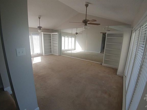 4th image of 9992 Fairway Villas Ln