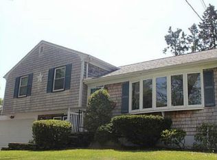 7 Paull St, Bristol, RI 02809