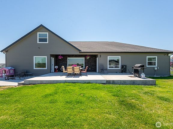 4th image of 10316 Road 5.9 NE