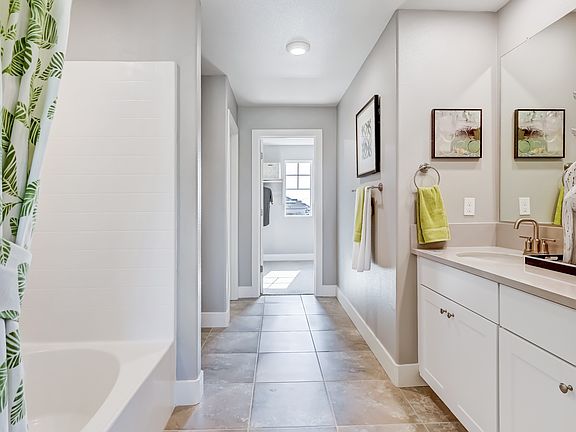 Owner s bath with dual sinks