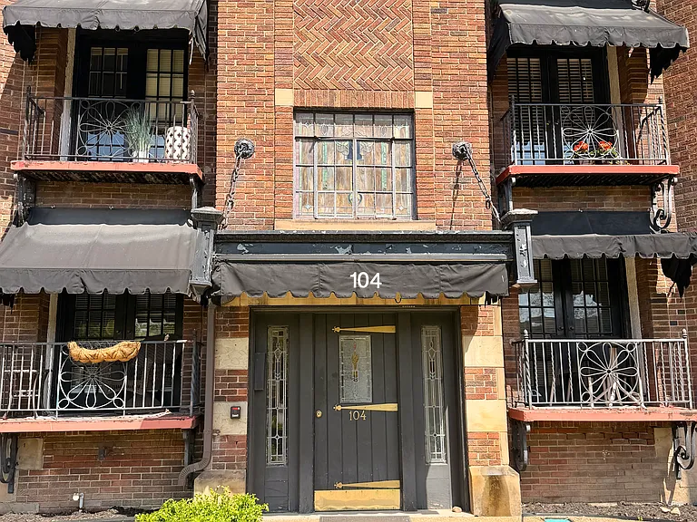 104 Newburn Drive
Pittsburgh PA 15216