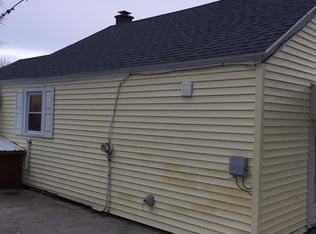 98 River St, Coopersville, MI 49404