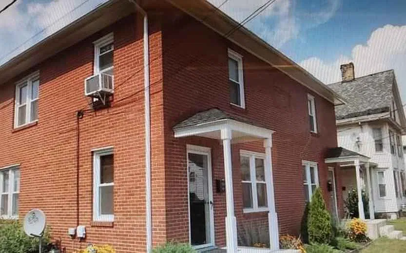 3 bed, 1600 sqft, $1,400 — Photo 1