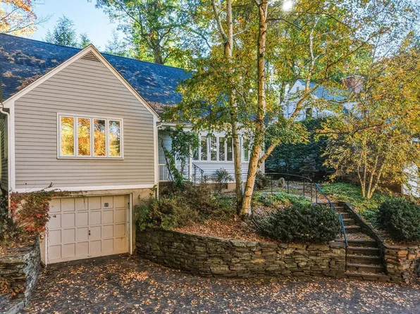 31 Langworthy Rd, Northampton, MA 01060
