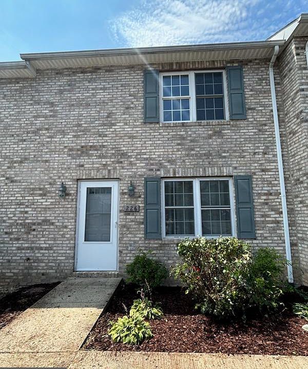 1st image of 226 Waterbrook Ct
