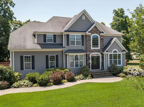 16 Jenna Court, Kings Park, NY 11754