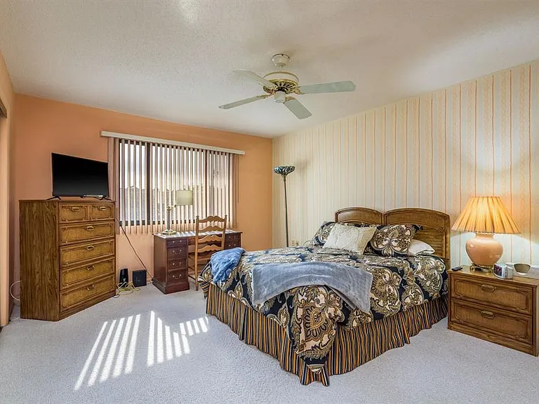 9910 Eagles Point Cir #3 — Photo 16