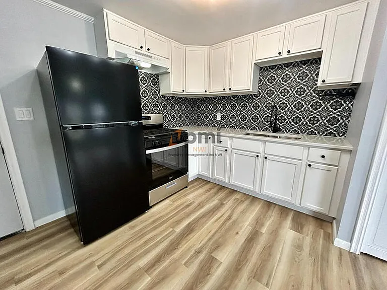 2925 Silverbrook Ave — Photo 7