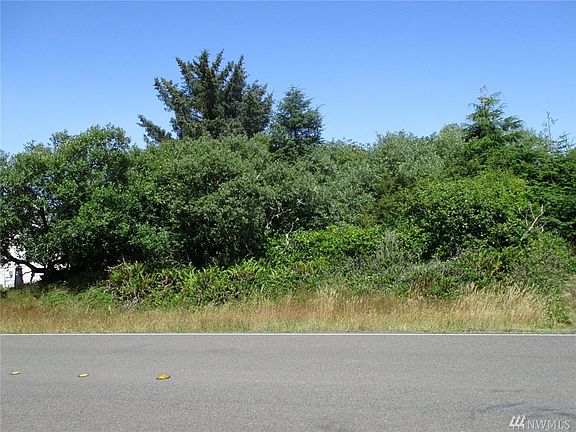 3rd image of 392 Canal Dr NE