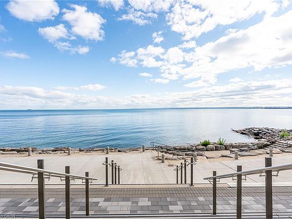 2nd image of 2060 Lakeshore Rd #406