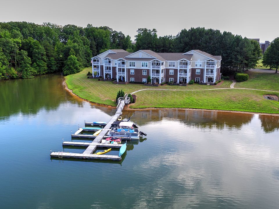 Spectacular aerial view of 8